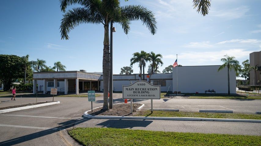 Primary Photo - 4640 Lucerne Lakes Blvd W