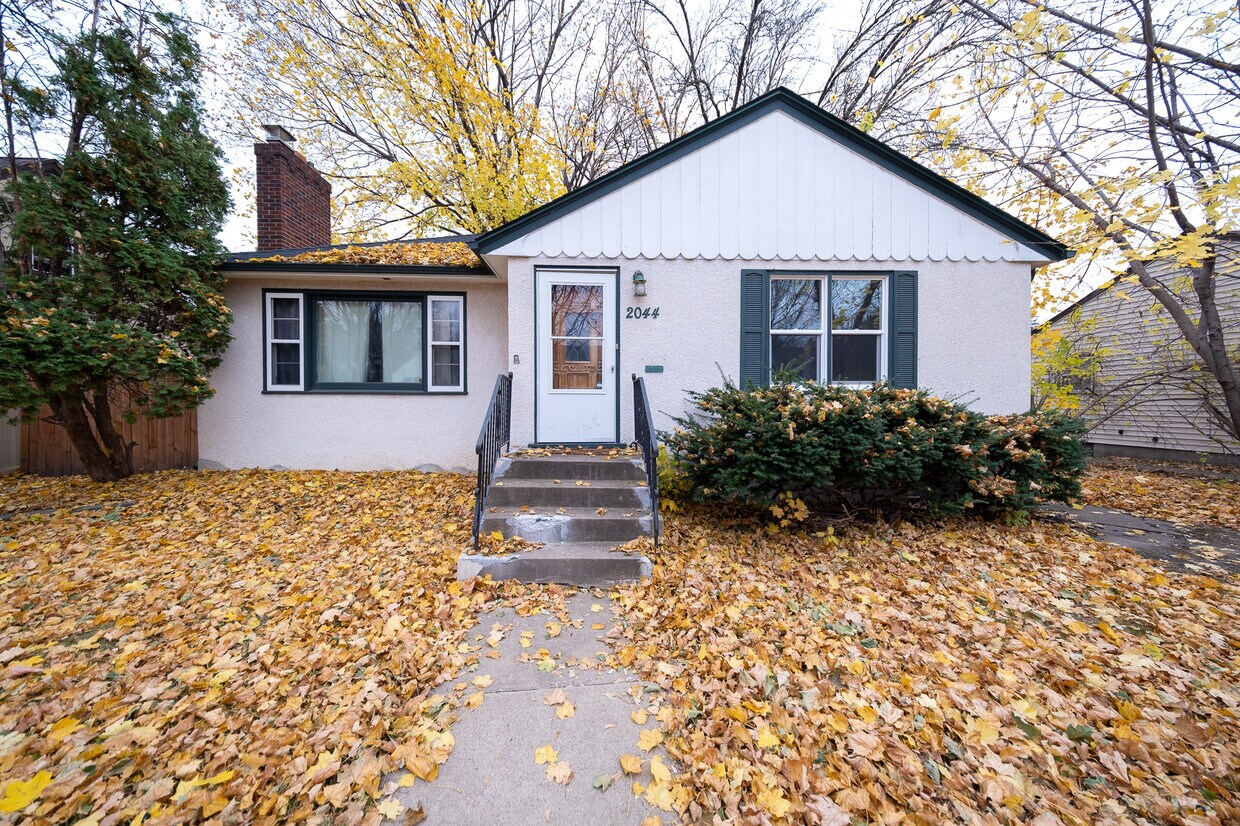 Primary Photo - 2044 Fremont Ave E