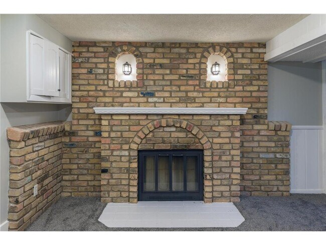 Foto del edificio - 11020 W River Rd