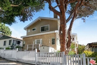 Building Photo - 1204 Bay St