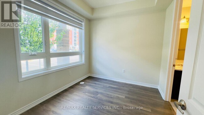 Building Photo - 284-284 Lagerfeld Dr