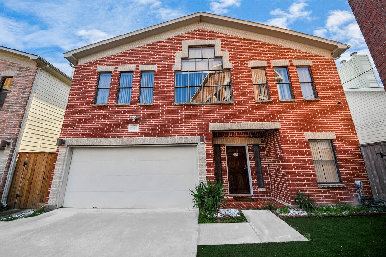 Primary Photo - 9715 Riddlewood Ln