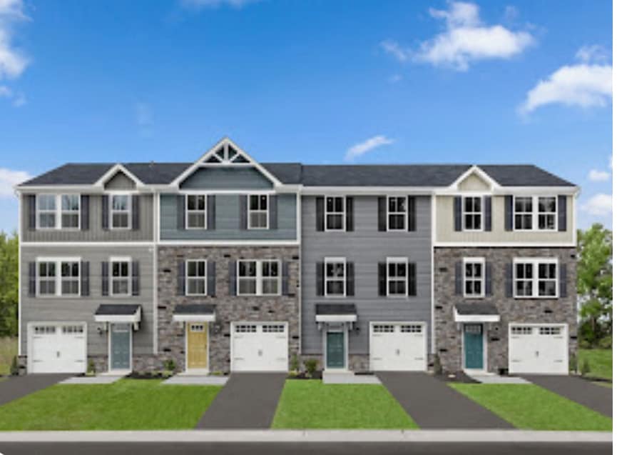 End unit 13 has patio and a deck - 13 Limestone Blvd