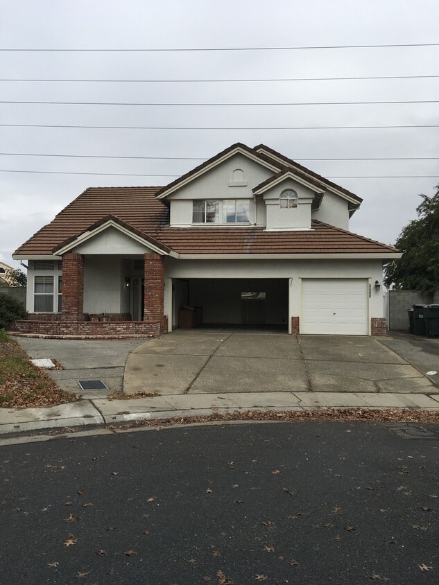 Spacious Two-Story Home 4 bedrooms, 3 bat... - Spacious Two-Story Home  4 bedrooms, 3 bat...