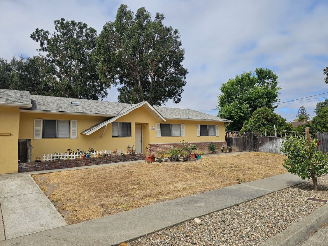 Building Photo - 3155 Rose Ave