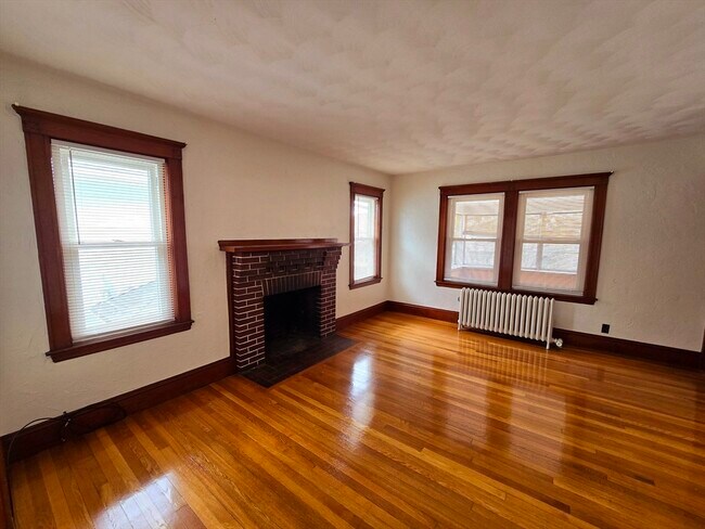 Building Photo - 42 Cushing St