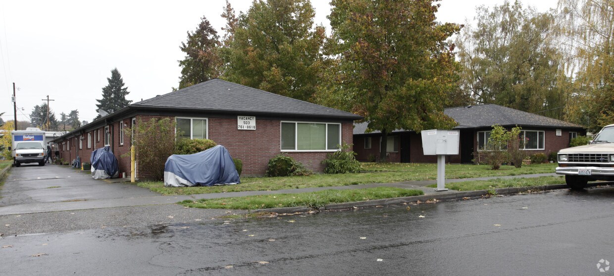 Primary Photo - Masberg Court Apartments