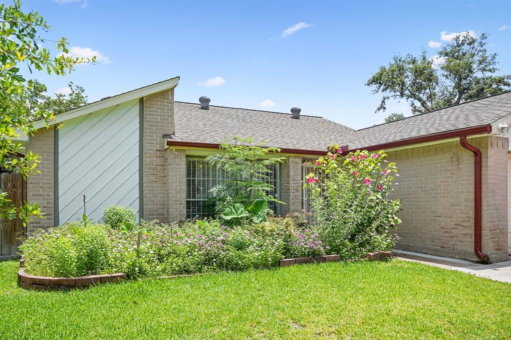Foto principal - 4718 Misty Shadows Dr