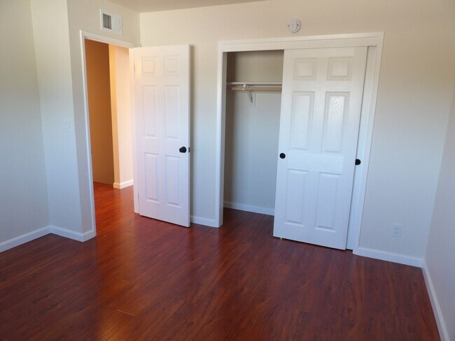 Building Photo - 1329 Essex Way