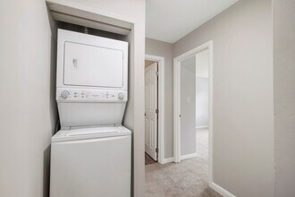 Building Photo - Woodland Creek Townhomes and Apartments