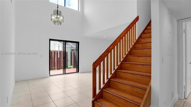 Foto del edificio - 6460 NW 170th Terrace