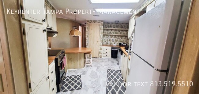 Building Photo - 2b/2b charming house - Move in Ready - Bri...