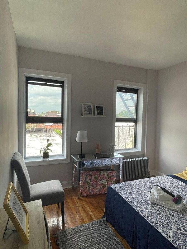 Foto del edificio - 1277 E 14th St