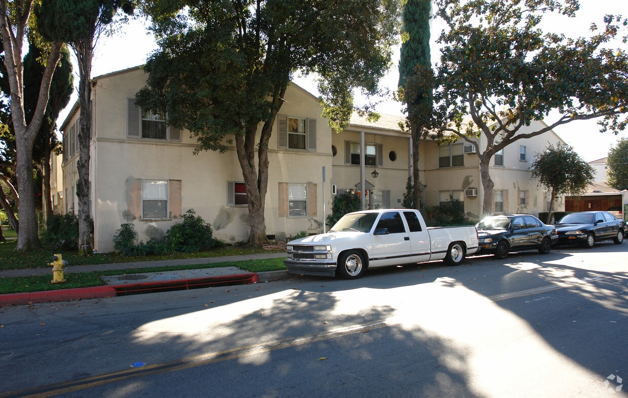 Primary Photo - 1140 E Garfield Ave