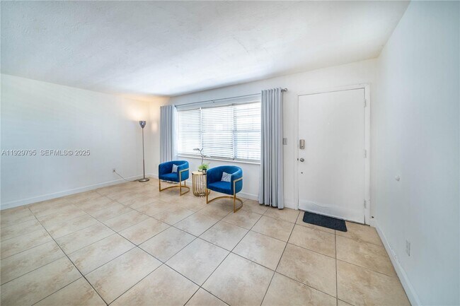 Foto del edificio - 1855 NE 121st St