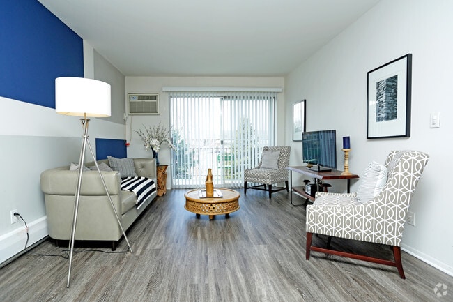 Interior Photo - Village of Royal Oak Apartments