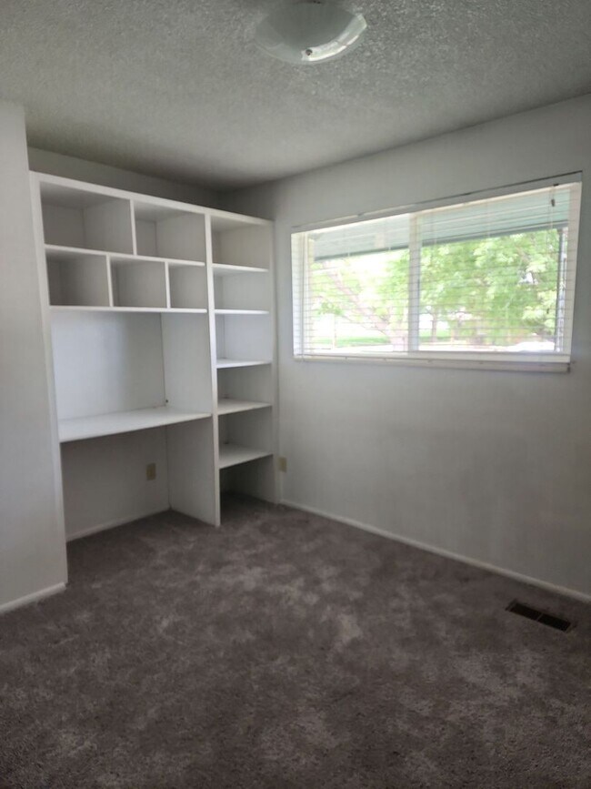 Foto del edificio - 3210 N Bulldog Rd