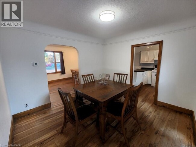 Photo du bâtiment - 185 Highland Rd W