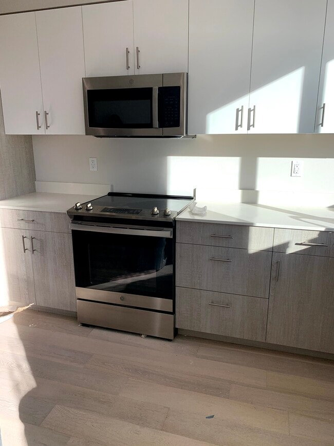 Kitchen - 10162 Holman Rd NW