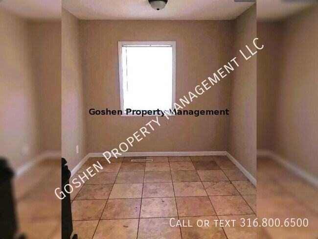 Building Photo - Foxy 3 Bed 1 Bath with Fenced Yard - Unfin...