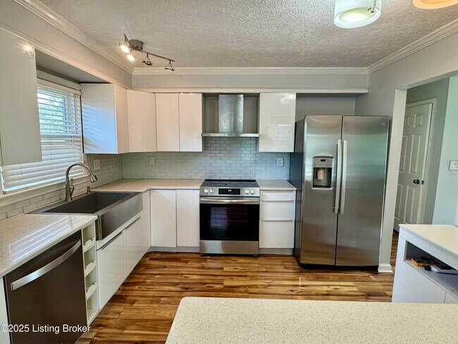 Foto del edificio - 9218 Axminster Dr