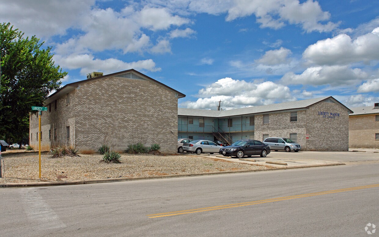 Primary Photo - Liberty Manor I