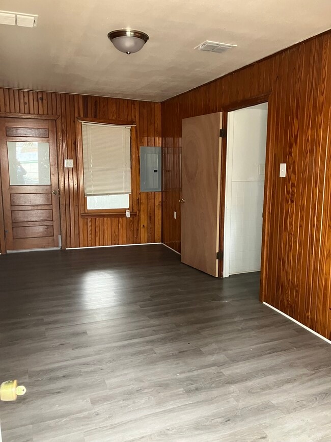 Building Photo - 600 Alexander