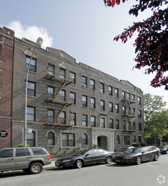 Building Photo - 245 Sullivan Place