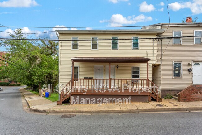 Building Photo - 214 Clay St