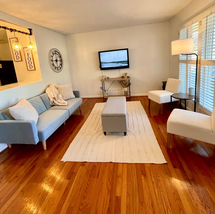 Foto principal - 1417 Rainbow Rd