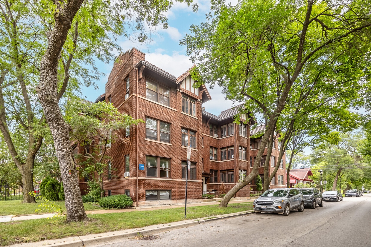 3950 W Waveland Ave Unit 1, Chicago, IL 60618 Condo for Rent in