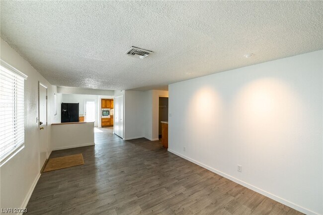 Foto del edificio - 67 Wyoming Ave