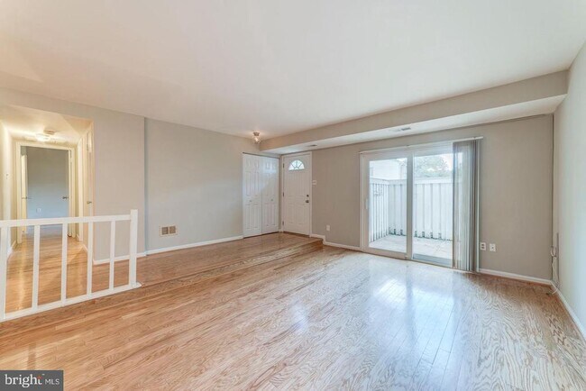 Foto del edificio - 7938 Bentley Village Dr