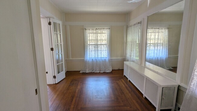 Foto del edificio - 303 4th St NE