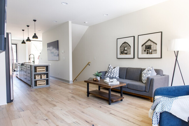 Building Photo - 315 NE Burwood Mews