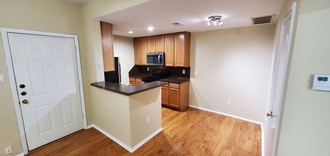 Building Photo - K223 - Hyde Park Oaks #114