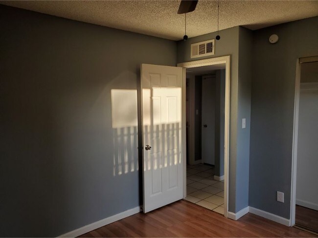 Building Photo - 2Br/1Ba Updated 2BR/1BA Greenway/Rt.51 750