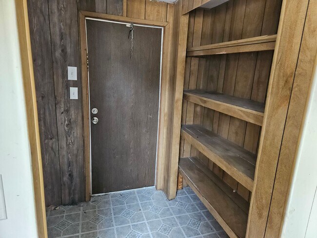 Building Photo - 2 bed 1 bath mobile home for rent