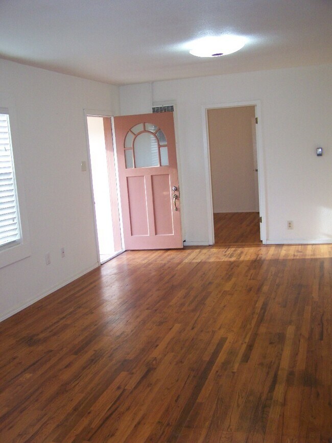 Foto del edificio - Cute 2 Bd / 1 Ba Home - A must see!