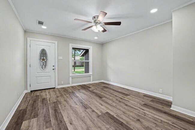Foto del edificio - Cute & Clean Home with Large Fenced Yard Pet Friendly!