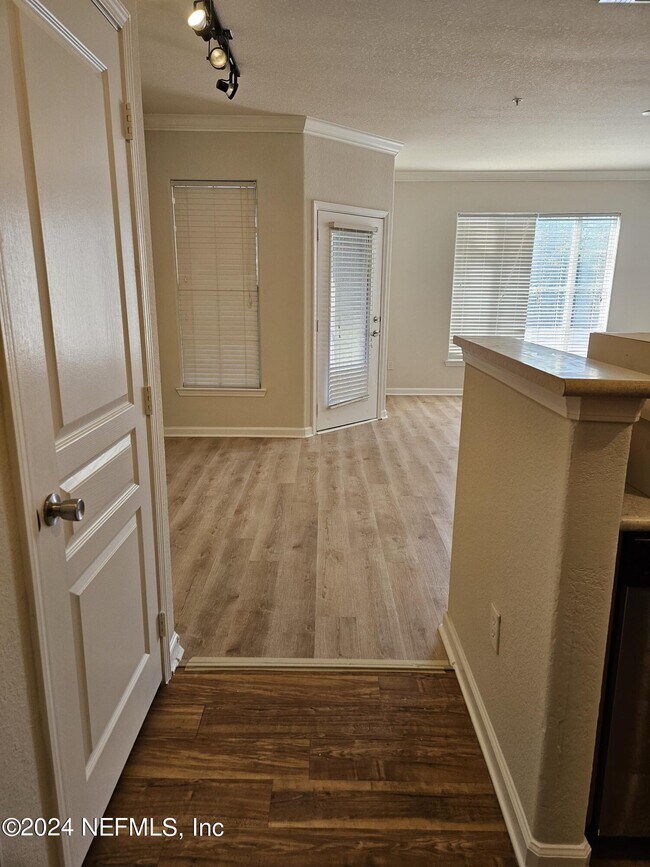Foto del edificio - 8290 Gate Pkwy W