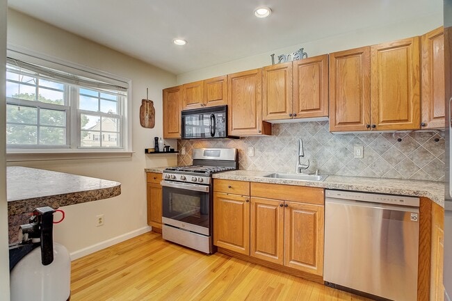 Kitchen - 16 Castle Dr