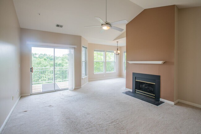 Building Photo - Charming 2 BR/2 BA Condo in Laurel!