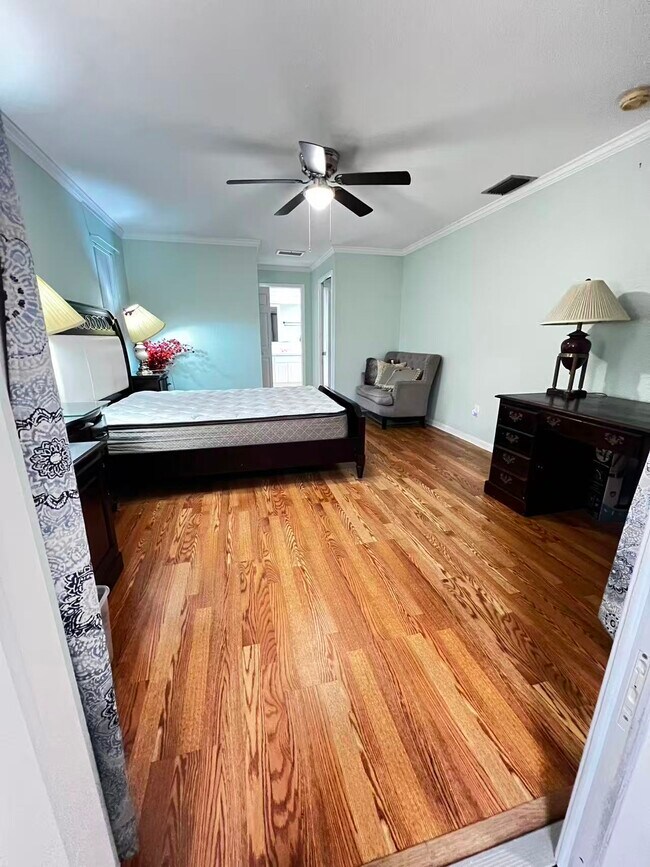 Foto del edificio - 835 Winding Oaks Dr