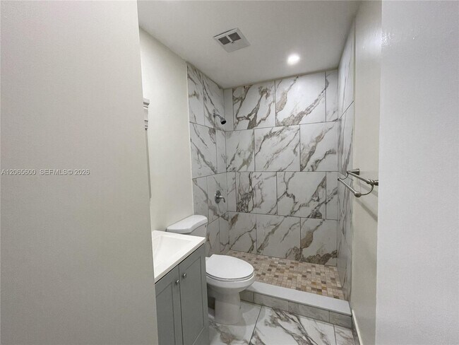 Foto del edificio - 1447 Towhee St