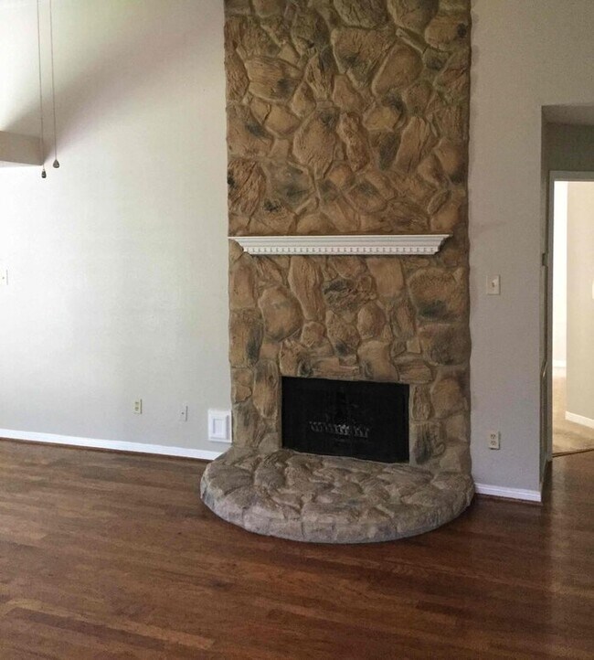 Foto del edificio - 4030 Meadowgold Ln