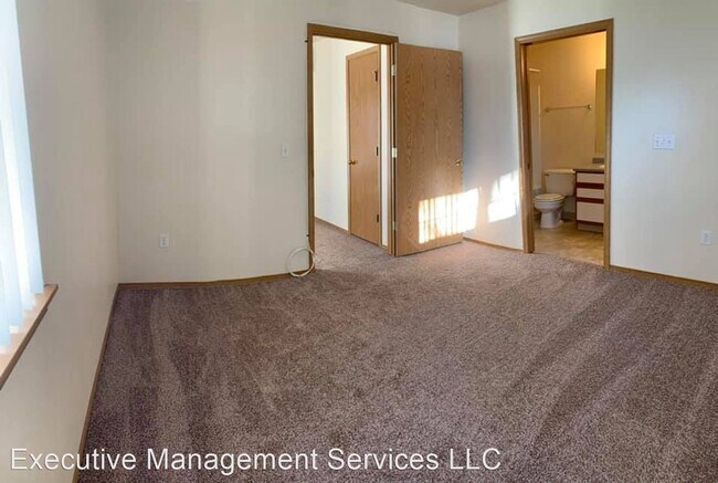 Building Photo - 1826 N Farwell Ln