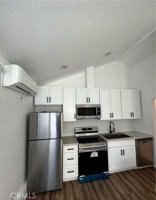 Foto del edificio - 8159 McNulty Ave