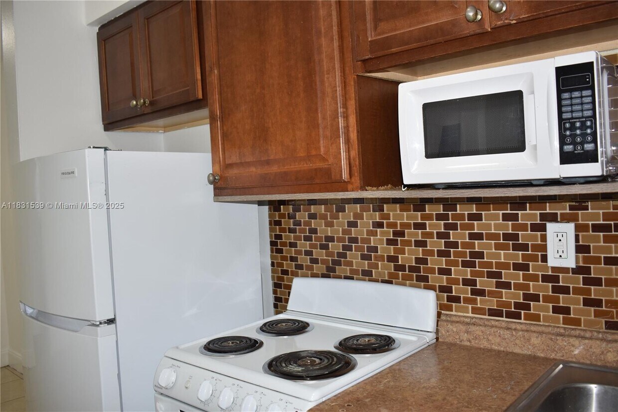 Foto principal - 16851 NE 21st Ave