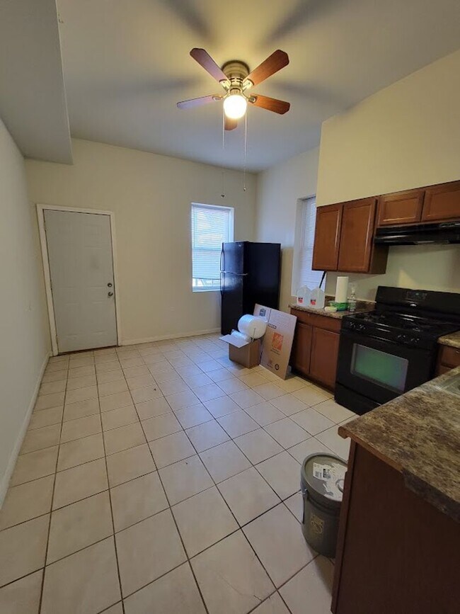 Building Photo - 1543 N Talman Ave